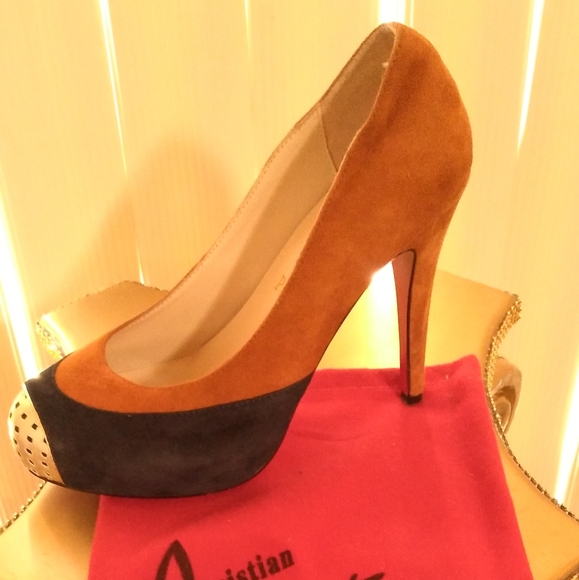 Shoes - Picture 3 of 8